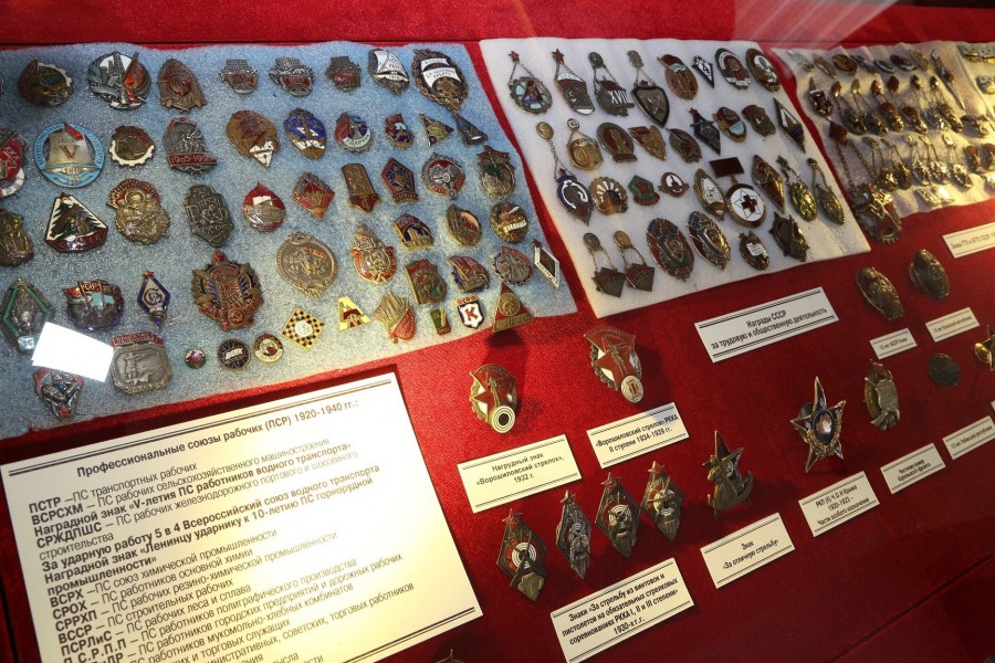 Знаки, значки та жетони - Зображення №2